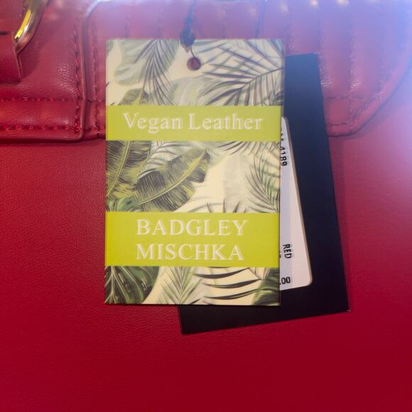 Badgley Mischka Quilted Flap Shoulder Bag Red New With Tags Gold Tone Chain - Picture 3 of 7